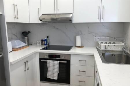 Kings Palace - Superb 2 Bed Ground Floor Apartment Paphos Exteriér fotografie